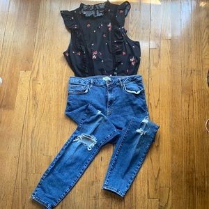 Distressed Forever 21 skinny jeans size 30